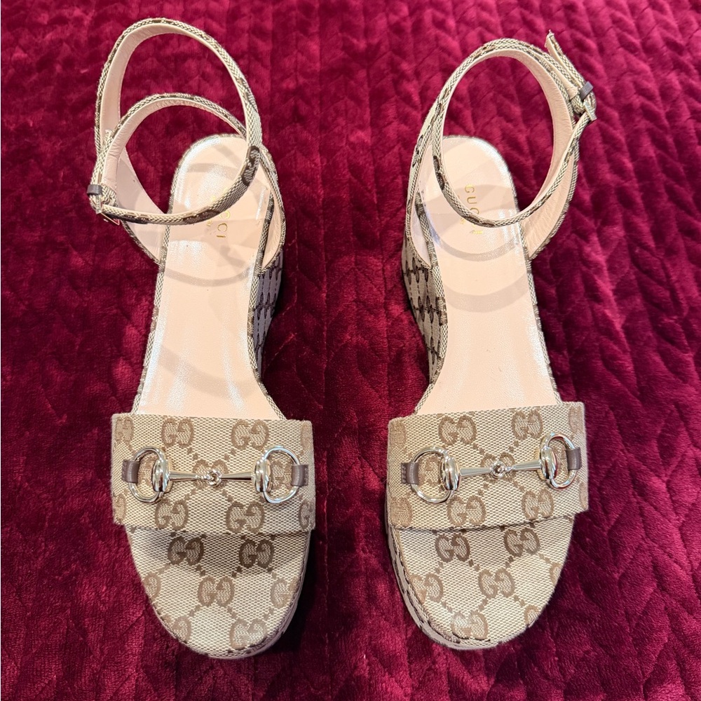 Gucci Beige Sandals with Signature Design